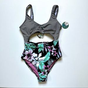 One piece swimming suit